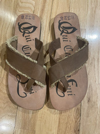 Mens size 8.5-9 leather flip flop / thong sandles. Brand new 