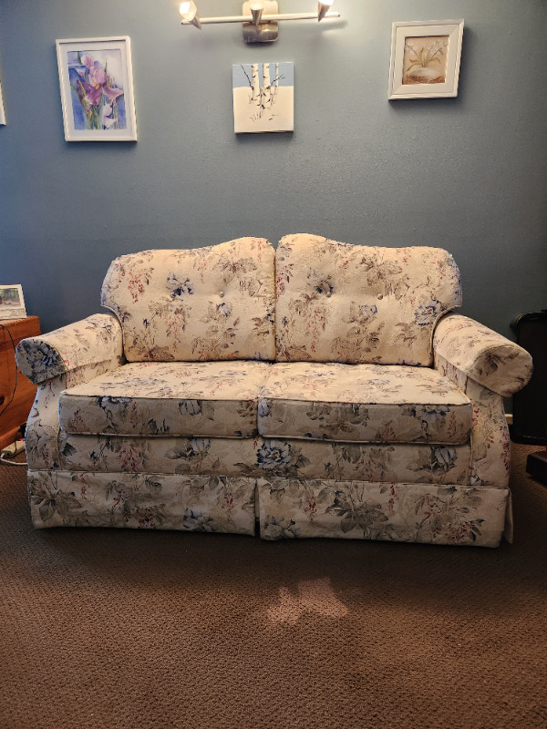 Beautiful  Lazy boy loveseat Send me a message in Couches & Futons in Kingston