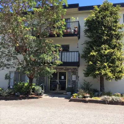 East-facing 1 bedroom suite with balcony on the top floor of a quiet adult-oriented building. Heat,...