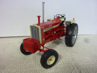 1/16 INTERNATIONAL FARMALL 1206 Precision Farm Toy Tractor