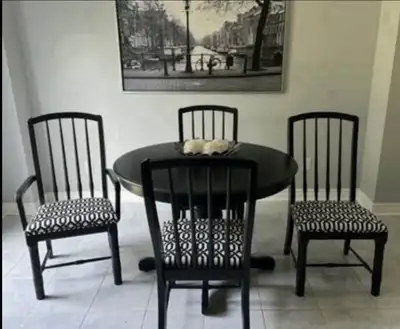 Beautiful Black Round Table/Centerpiece/4Chairs, View more
