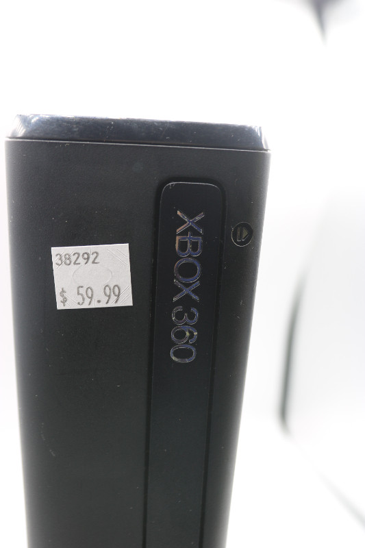 Xbox 360 4Gb Console - 4GB Console Edition  (# 38292) in XBOX 360 in City of Halifax - Image 3