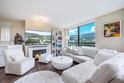 Spacious 3 Bed, 2 Bath, 2 Parking with an amazing view