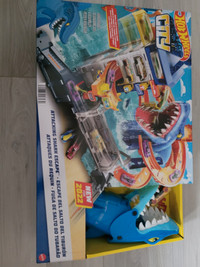 Hot Wheels City Attacking Shark Escape Play Set With 1 Car Nemes