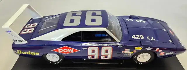1969 Dodge Charger Daytona Nascar Mopar Hemi 1:18 Diecast Rare in Arts & Collectibles in Kawartha Lakes - Image 5