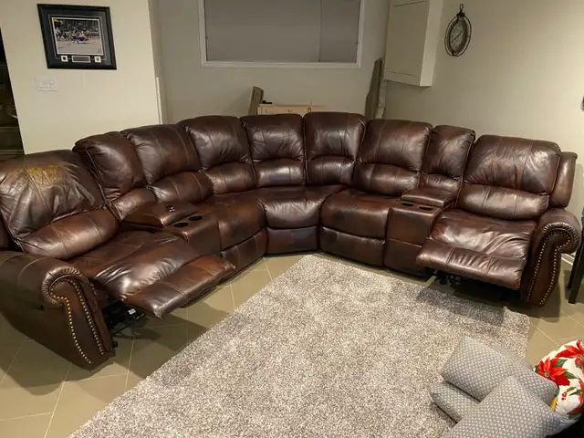 sectional couch in Couches & Futons in London - Image 4