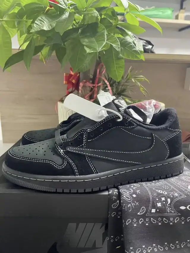 Jordan 1 Retro Low SP Travis Scott Black Phantom in Men's Shoes in City of Toronto - Image 2