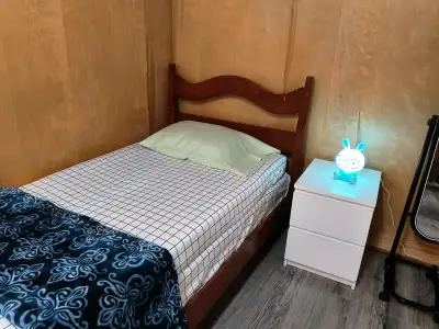 Banff Trail Room for rent steps to University of Calgary & LRT
