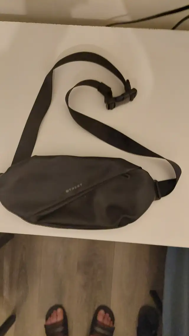 Black leather shoulder bag62863733750657124