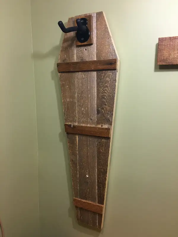 Guitar Wall Mounts (Coffins) in Guitars in City of Montréal - Image 5