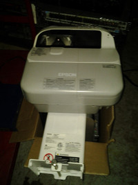 epson powerlite 470w ultrahort  projector similar to 575w good
