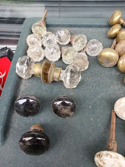 I have vintage door knobs for sale glass, brass and porcelin $5.00 ea take your pick Also vintage do...