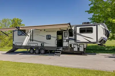 2021 Keystone Montana High Country 382TH Toy Hauler Fifth Wheel – 38' Triple Axle Luxury meets versa...