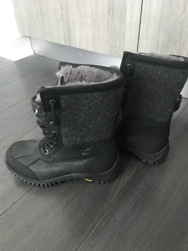 Women’s Uggs + Vibram Waterproof Boots Size 6.5 in Women's - Shoes in Markham / York Region - Image 5