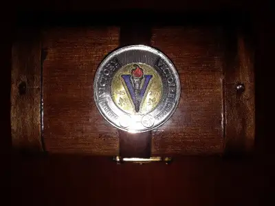 Collector's toonie, View more