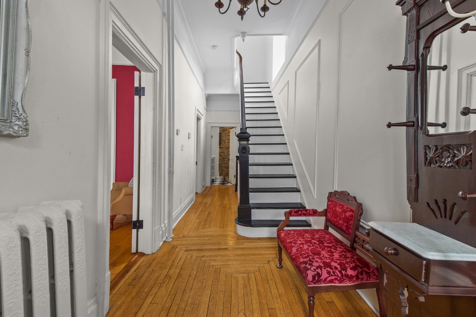 CIRCA 1800 TWO-STORY EXECUTIVE RENTAL SUITE 2