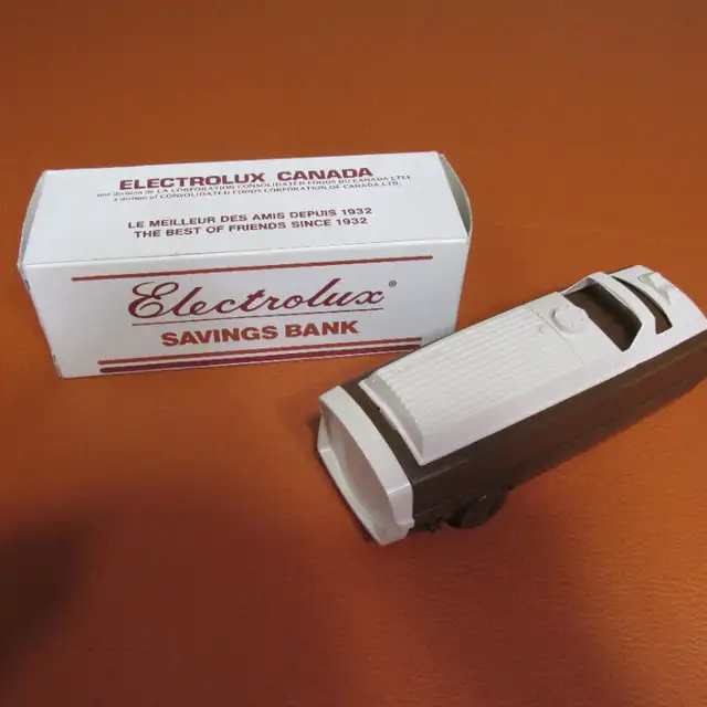 VINTAGE ELECTROLUX BANQUE ASPIRATEUR VACUUM PROMO in Arts & Collectibles in Laval / North Shore - Image 6