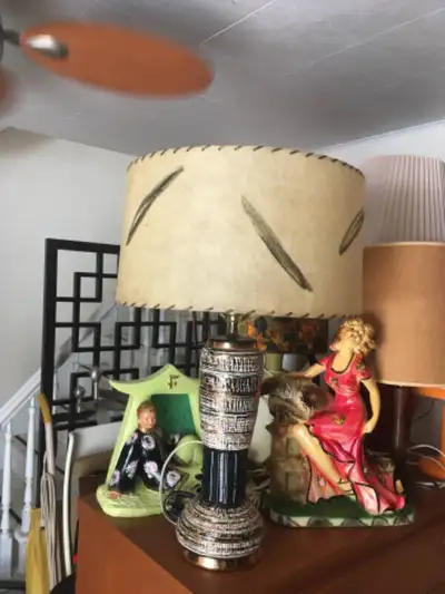 Beautiful mid century vintage atomic table lamp, fibreglass shade in great condition, 25.5 inches ta...