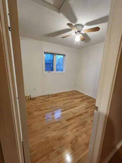 Room for Rent in a spacious townhouse in Mississauga, View more