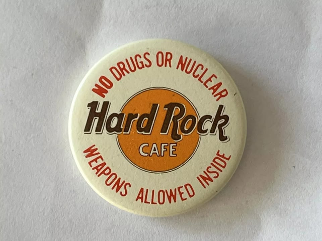 VTG 70s Hard Rock Cafe Large Lapel Coat Hat Pin in Arts & Collectibles in City of Toronto - Image 4