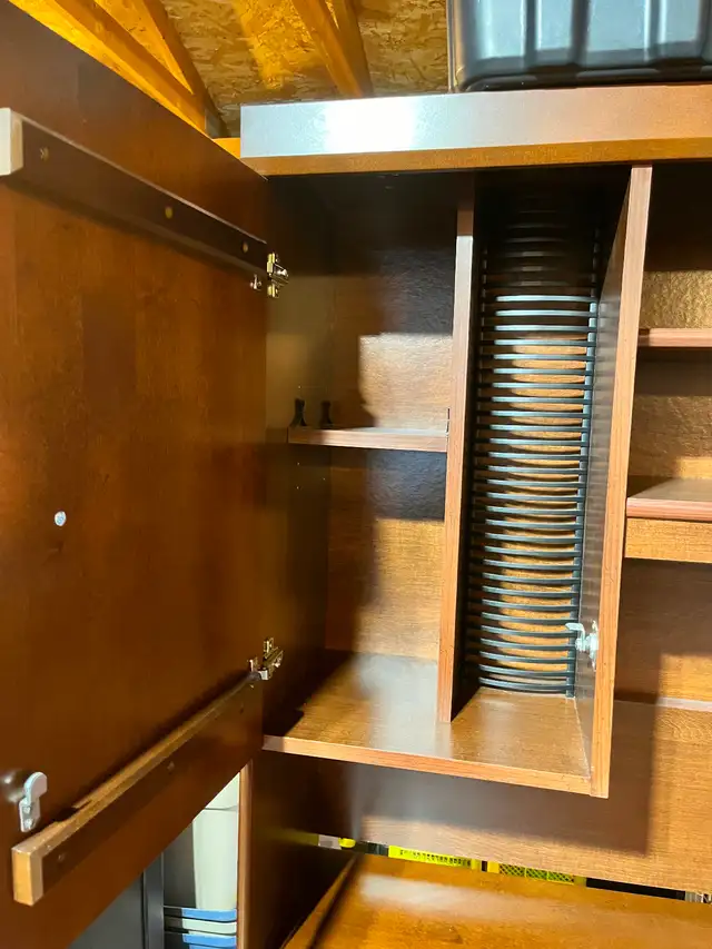 Office Desk in Desks in Calgary - Image 3