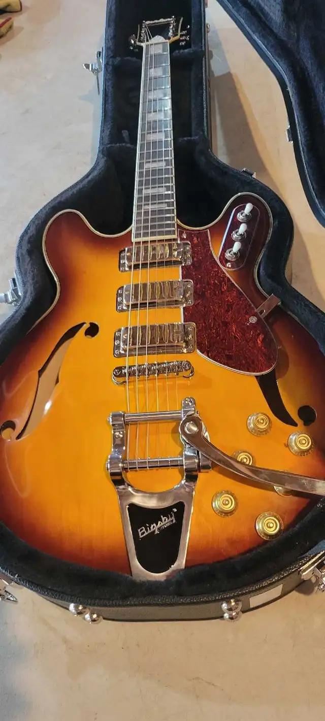 Eastwood airline H78 guitar and case  in Guitars in Oakville / Halton Region - Image 6