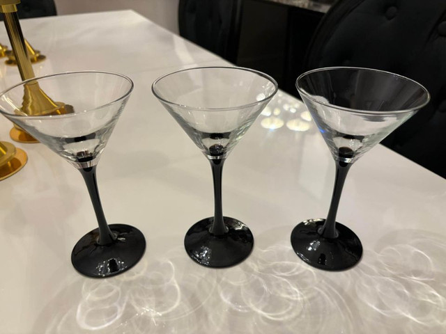 Lot de 3 coupes à martini pied noir Luminarc France dans Vaisselle et articles de cuisine  à Ville de Montréal - Image 2