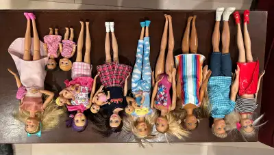 Négociable, faite-moi une offre Un ensemble complet pour jouer à la Barbie Maison, voiture et hélico...