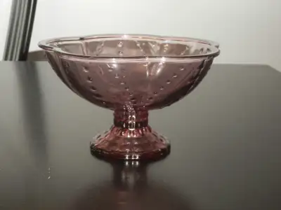 Compotier en verre améthyste fait par Sara Fager Suède, View more