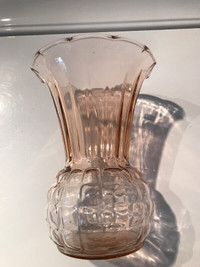 Vase à céleri fleurs ananas verre depression glass rose