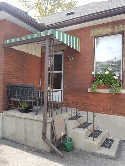 -1 bedroom main floor apartment in quiet house (legal duplex) -close to downtown, University and Sun...