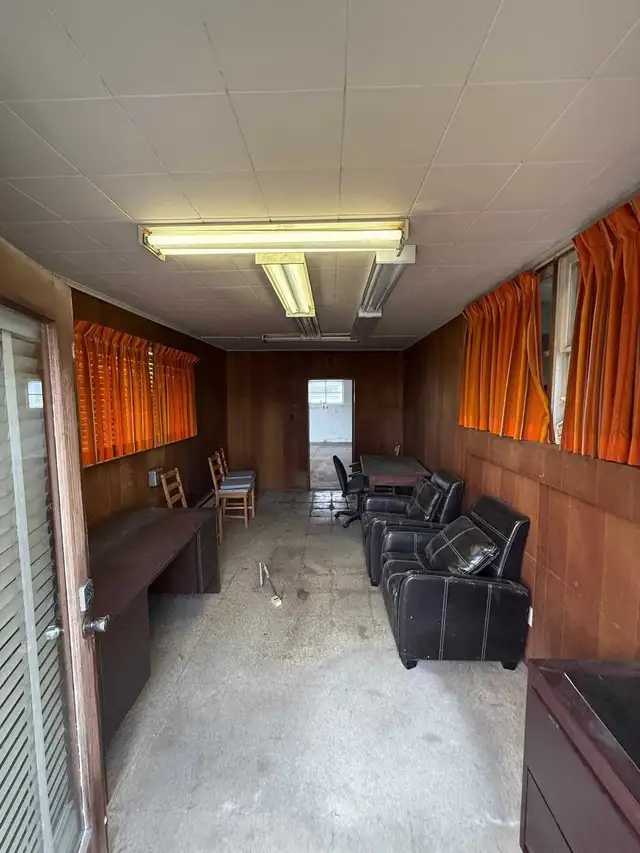 Shop warehouse For rent in Commercial & Office Space for Rent in Cambridge - Image 9