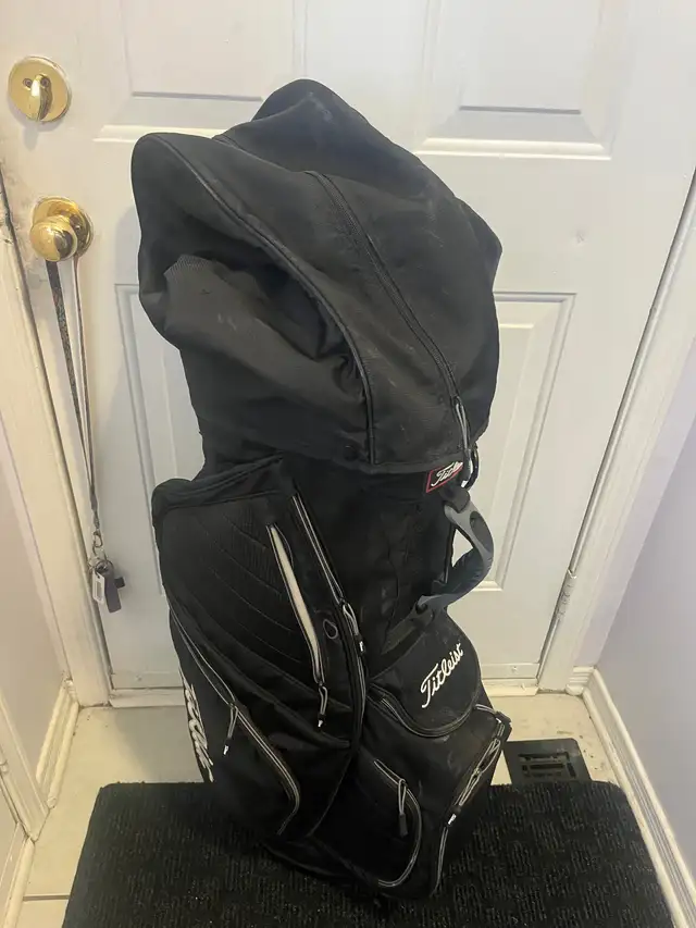 Titleist full dividers golf  cart bag in Golf in Ottawa - Image 5