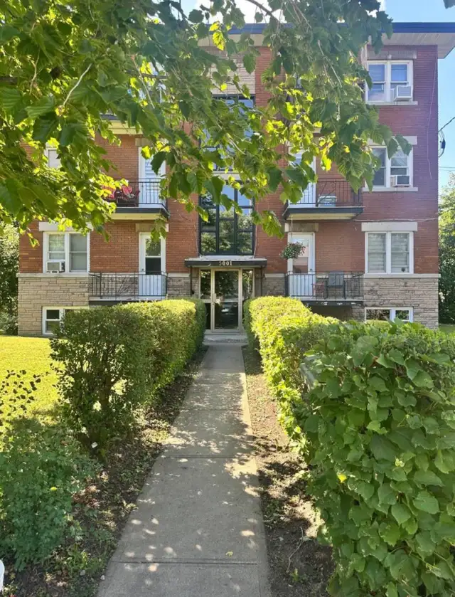 NEWLY RENOVATED 4.5 APARTMENT FOR RENT - ST LEONARD in Long Term Rentals in City of Montréal - Image 2