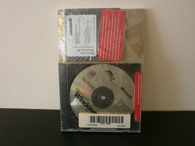 OEM Windows 95 installation package still in shrinkwrap in Software in Ottawa - Image 2