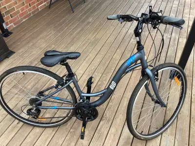 Vélo pour femme neuf utilisé une fois ( a vendre pour des raisons de santé) Parfait pour personne de...