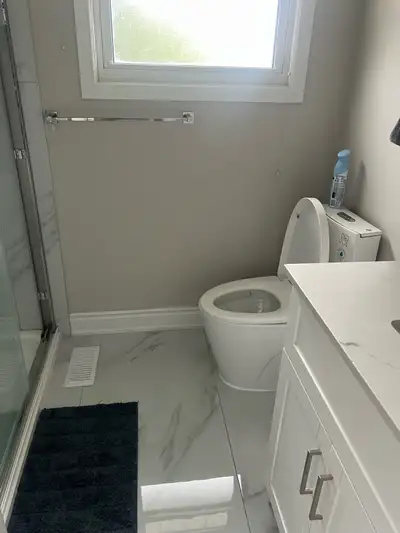 Ready to move in room for rent for girls available on Parkinson and Springbank. Close to 401, Walmar...