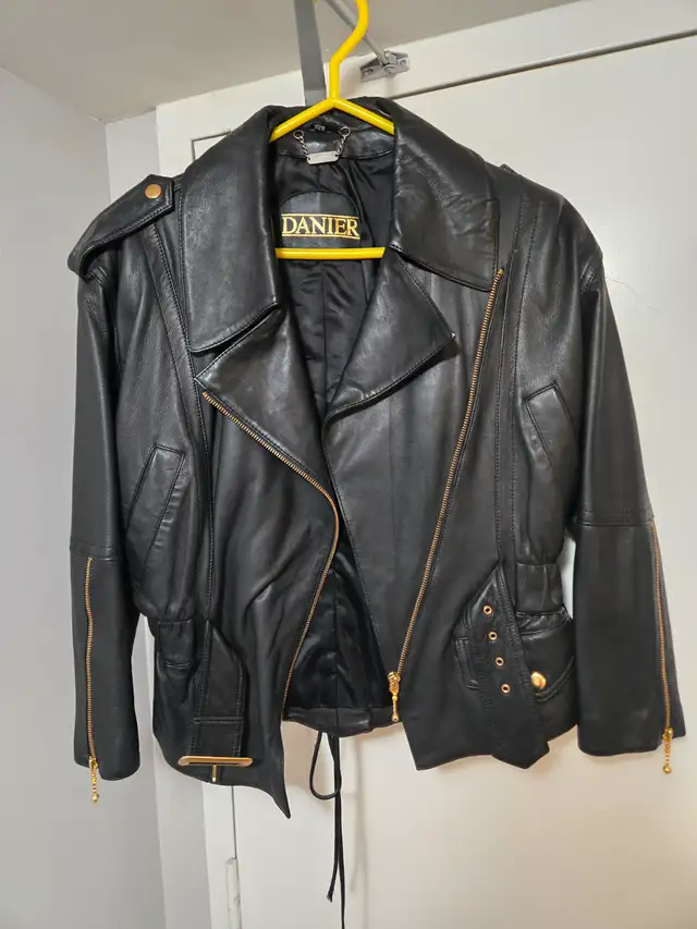 Like New Danier womans extra small black leather biker jacket628637310977301218