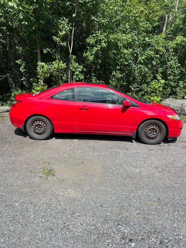 2010 honda civic  in Cars & Trucks in Ottawa - Image 2