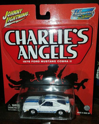 Johnny Lightning Charlie's Angels 1976 Ford Mustang Cobra 1:64