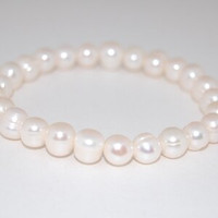 NEW  CULTURED WHITE PEARL BRACELET NATURAL FRESH WATER.