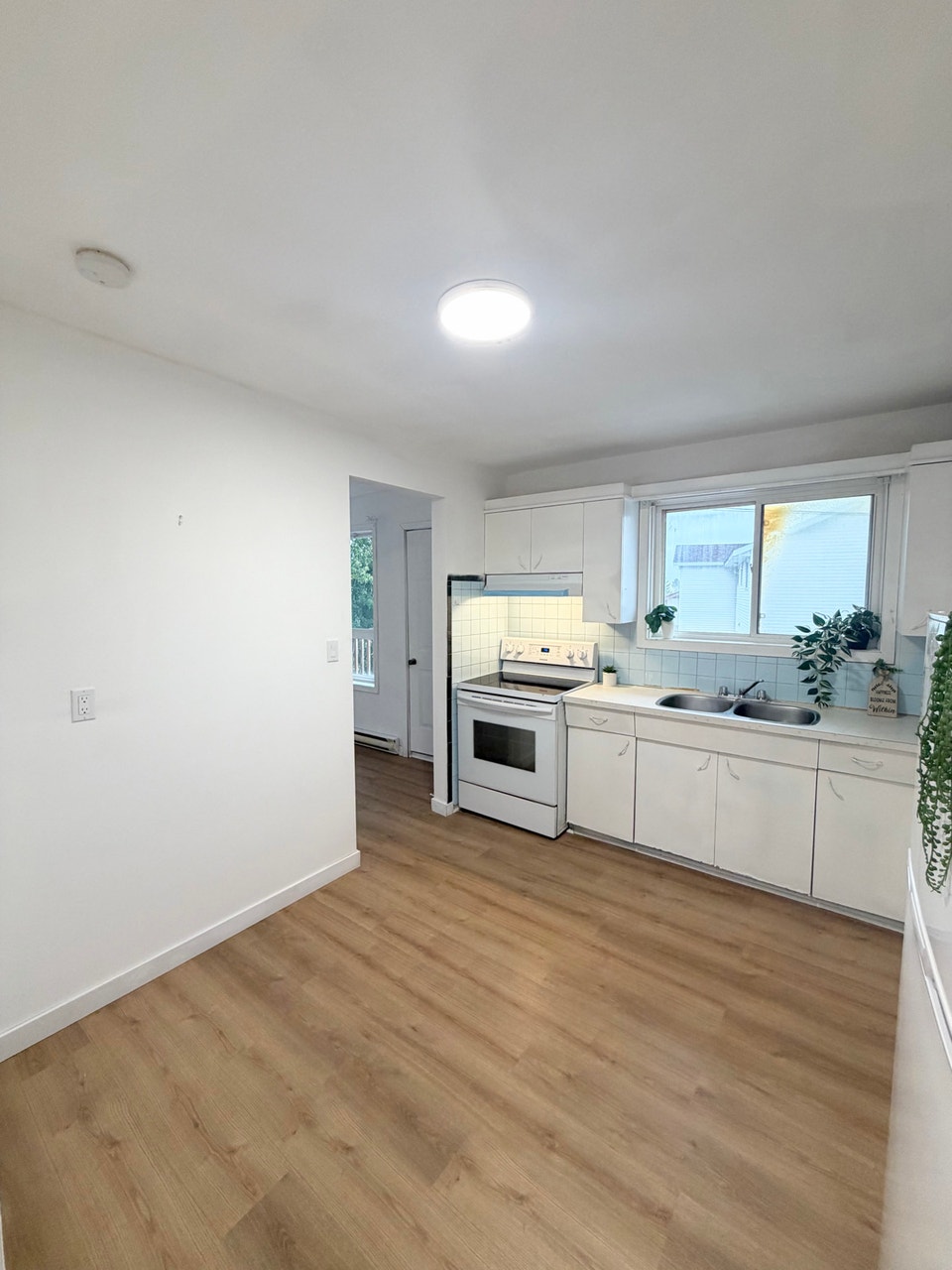 For Rent: 1 Bed, 1 Bath Apartment – $1,495 + Hydro 2