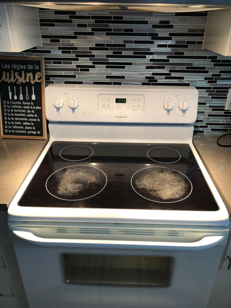 Cuisinière à vendre 200 Cuisinières, fours et fourneaux Trois