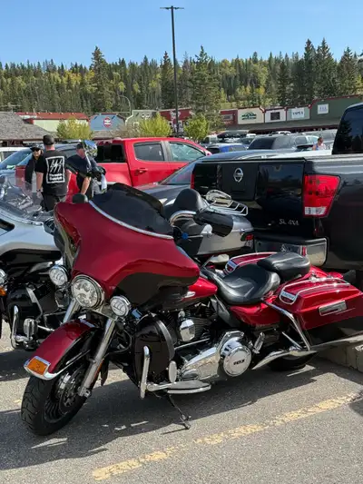 2013 Harley Ultra Ltd. Open to all serious offers! This will not disappoint . In person offers. PRIV...