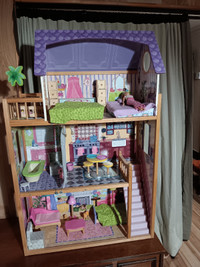 maison de poupées et accessoires