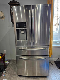 Réfrigérateur Samsung avec tiroir FlexZone et distributeur d'eau