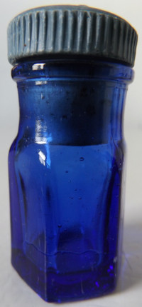 RARE VINTAGE BLUE COBALT GLASS SMALL PUTRIDOMORS MEDICINE BOTTLE