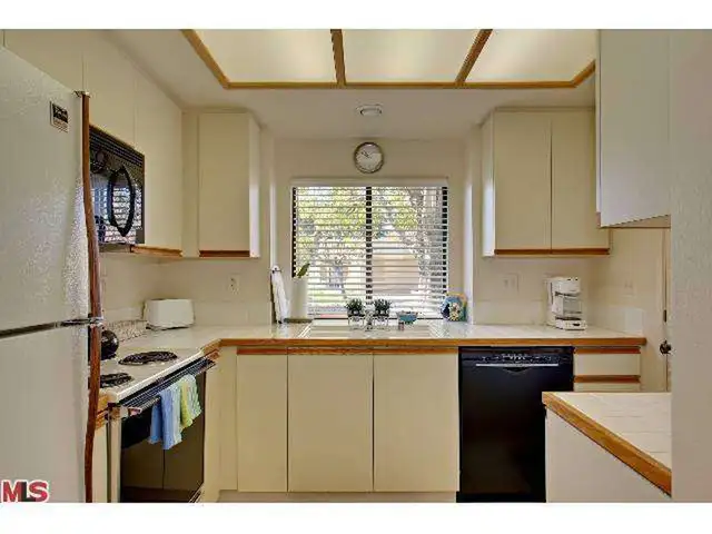 Palm Springs Condo in California in Canada - Image 3