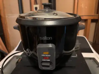 Small rice cooker don’t think it was ever used.