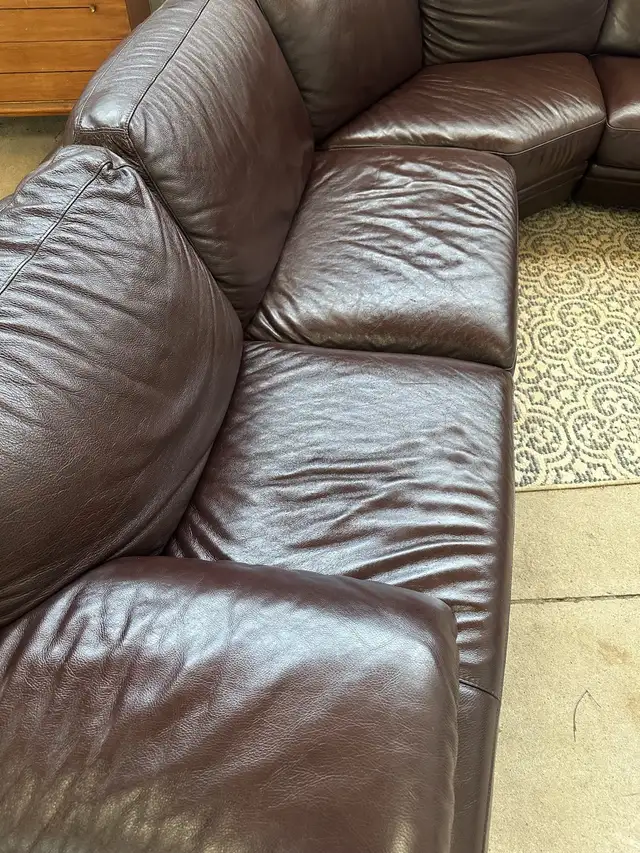 Natuzzi Custom Leather sectional made in Italy in Couches & Futons in London - Image 7